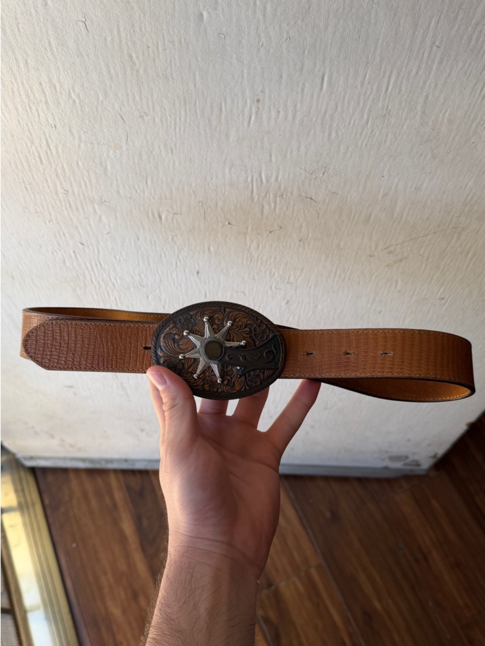 Women’s genuine leather lizard skin belt size 32 with spinning spur